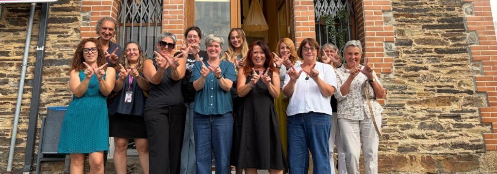 Foto de grupo editatona asturianas relevante 27S en Santa Eulalia de Oscos