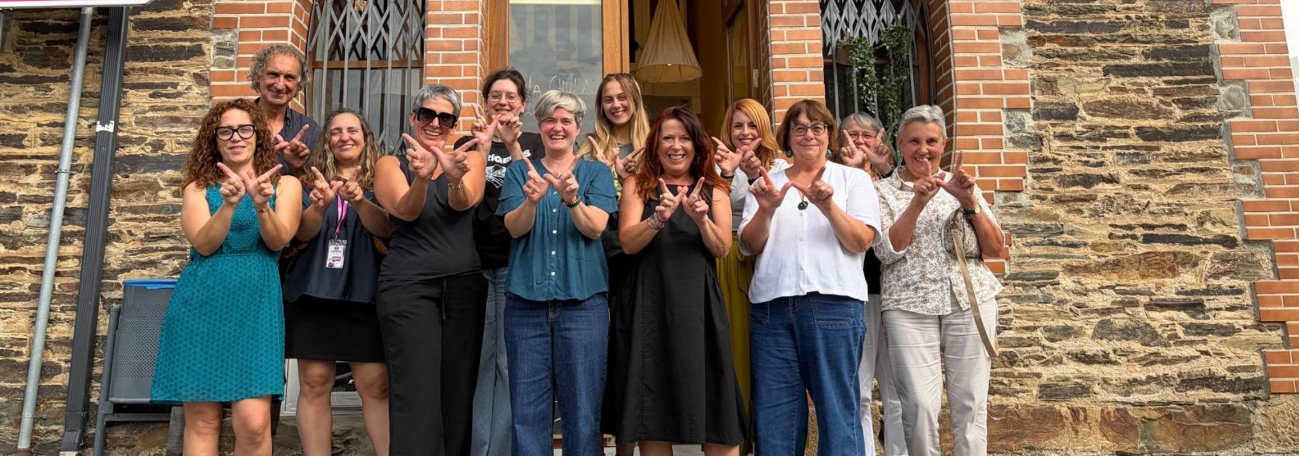 Foto de grupo editatona asturianas relevante 27S en Santa Eulalia de Oscos